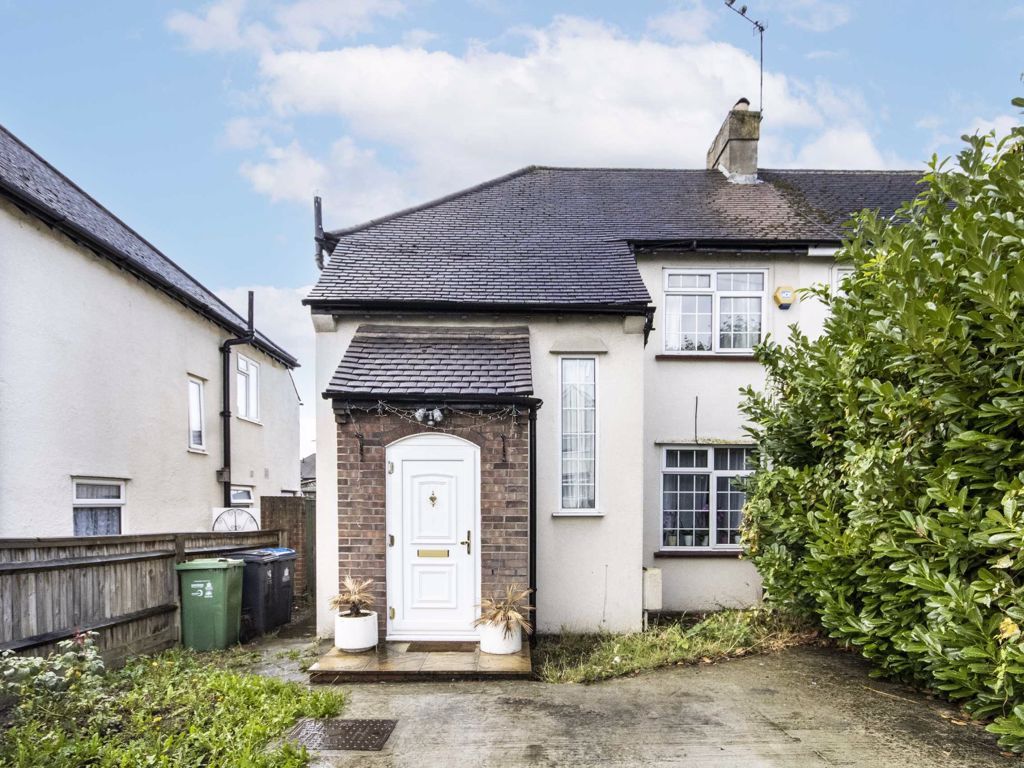 3 bed terraced house to rent in Priory Road, Chessington KT9 Zoopla