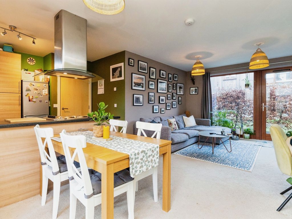 2 bed flat for sale in Hartington Place, Letchworth Garden City SG6, £