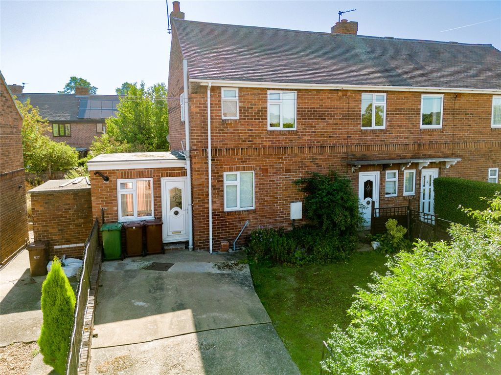3 bed semidetached house for sale in Harewood Avenue, Pontefract, West Yorkshire WF8 Zoopla