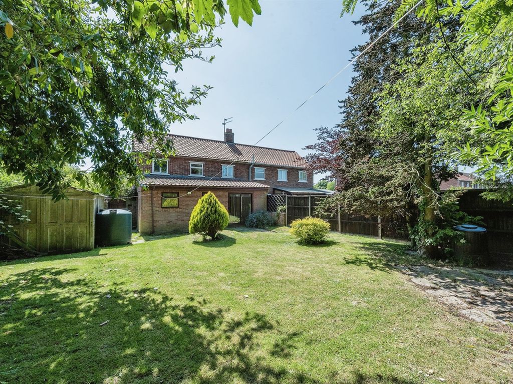 4 bed semidetached house for sale in Greyhound Lane, Banham, Norwich