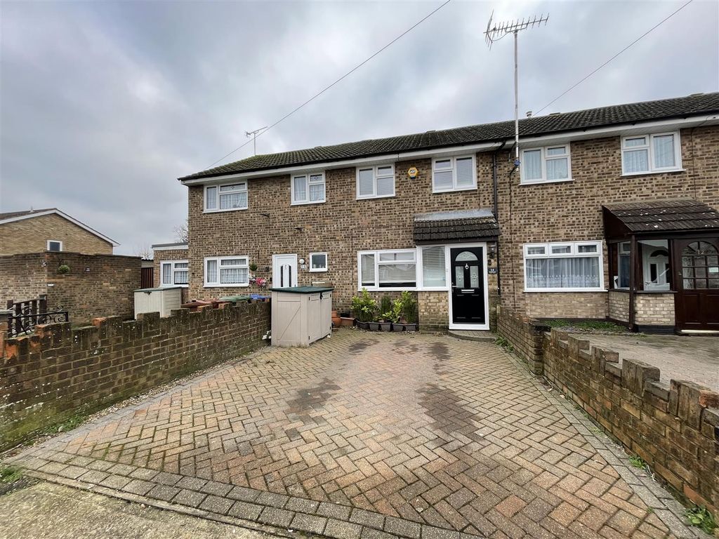3 bed terraced house for sale in Dunstable Road, StanfordLeHope SS17