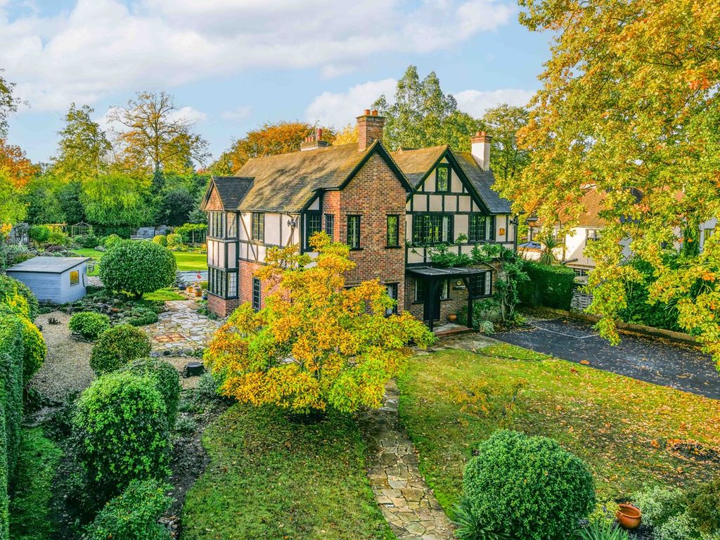 5 bed detached house for sale in Ashley Road, WaltonOnThames KT12, £