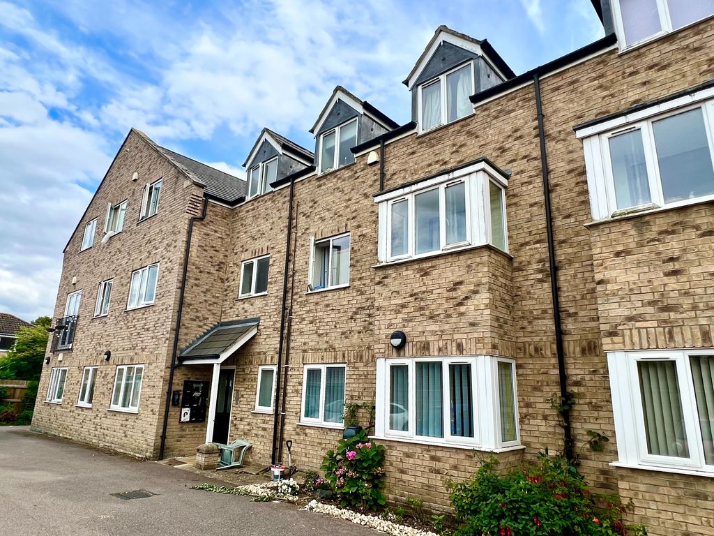 2 bed flat to rent in The Blades, Market Deeping PE6, £695 pcm Zoopla