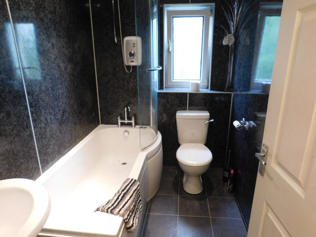 2 bed flat to rent in Rousay Place, Summerhill, Aberdeen AB15, £575 pcm