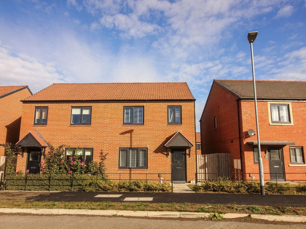 3 bed semidetached house for sale in Baroney Way, St. Nicholas Manor