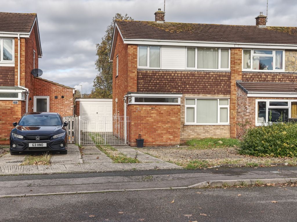 3 bed semidetached house for sale in Gantlettdene, Swindon SN3, £