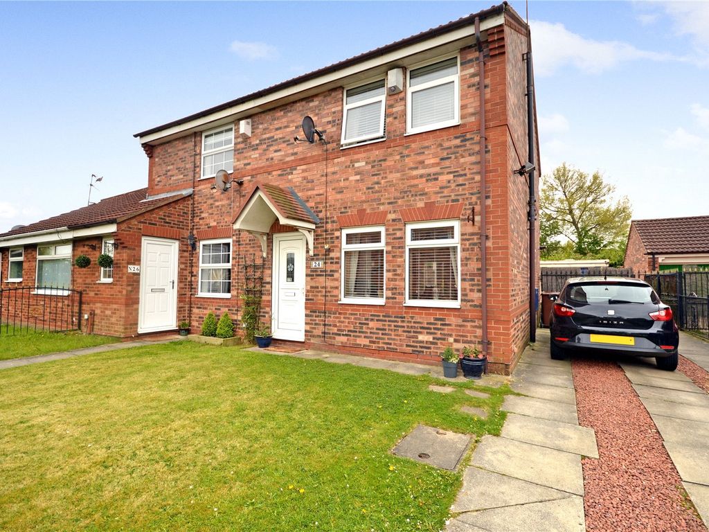 3 bed town house for sale in Sanderling Way, Leeds, West Yorkshire LS10