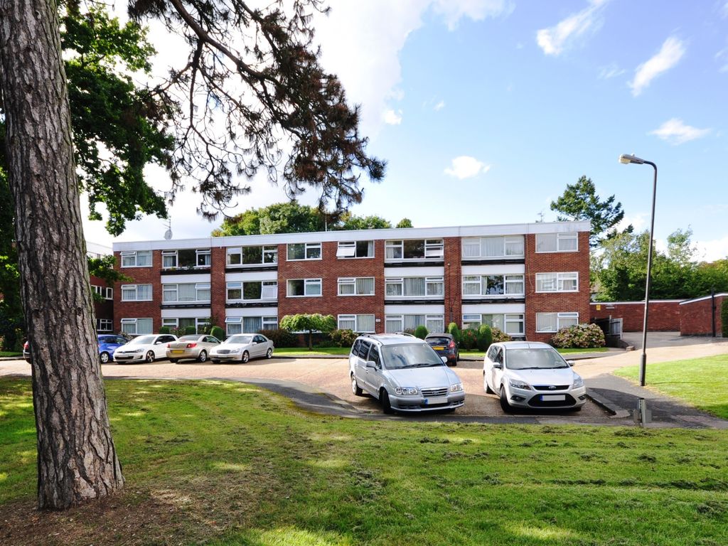 2 bed flat to rent in Charlwood Close, Harrow HA3 Zoopla