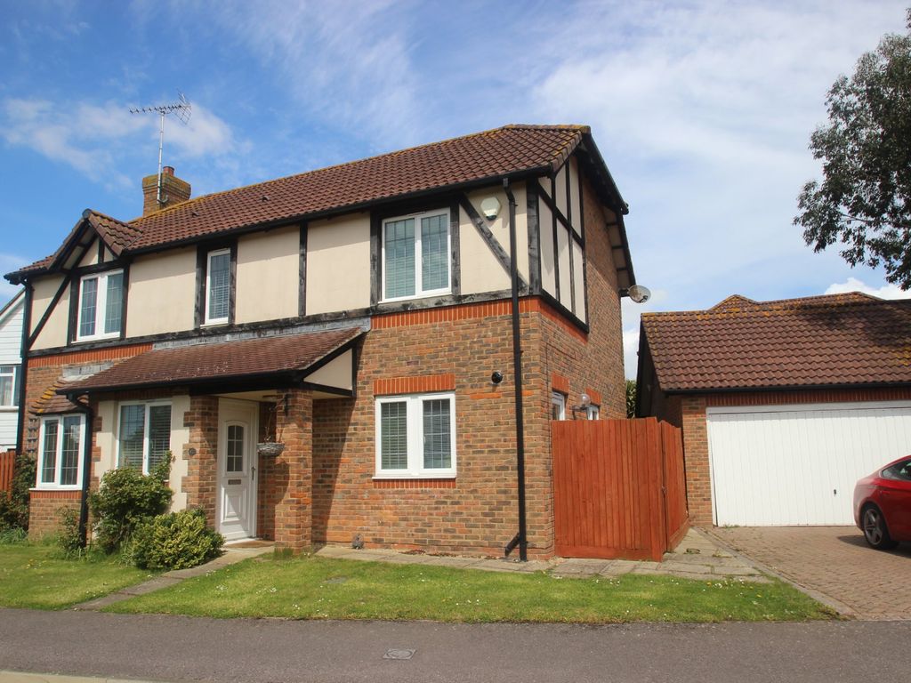 4 bed detached house to rent in Mill Road, Angmering, Littlehampton