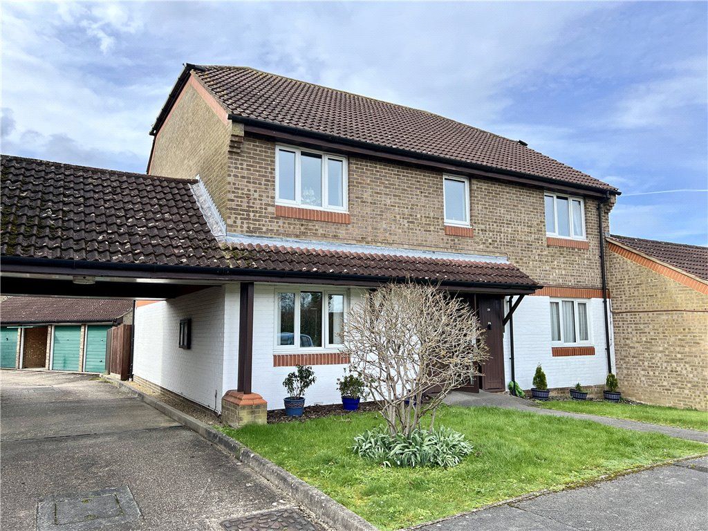 1 bed flat for sale in Darfield Road, Guildford, Surrey GU4, £179,000