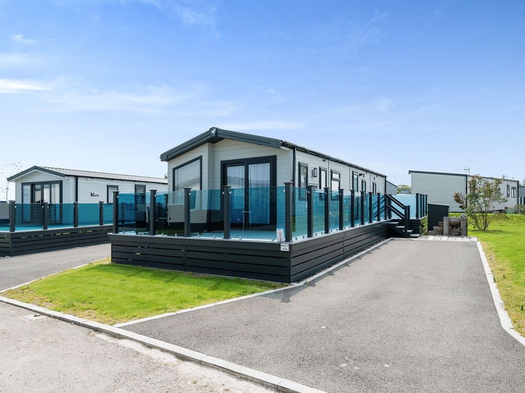 3 bed mobile/park home for sale in Mill Rythe, Havant Road, Hayling