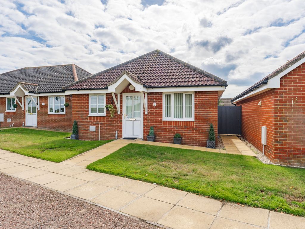 2 bed detached bungalow for sale in The Oaks, Mattishall, Dereham NR20