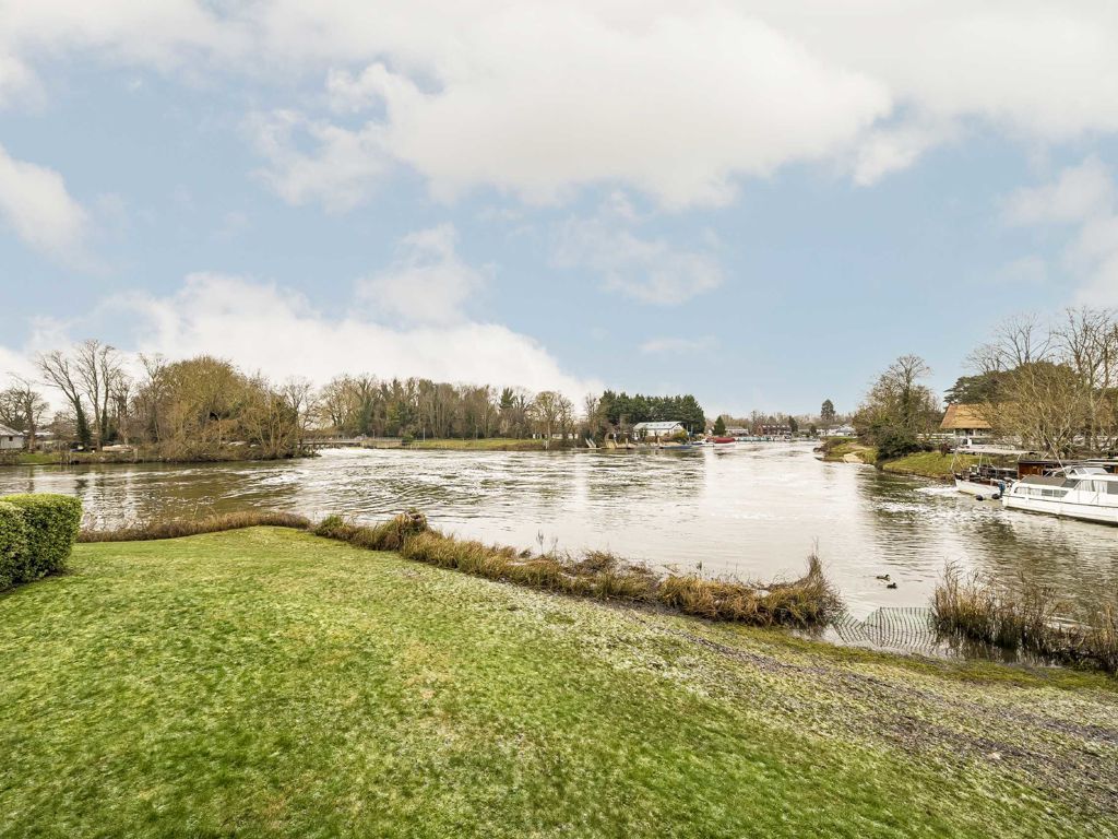 1 bed flat for sale in Whittets Ait, Jessamy Road, Weybridge KT13, £495,000 Zoopla