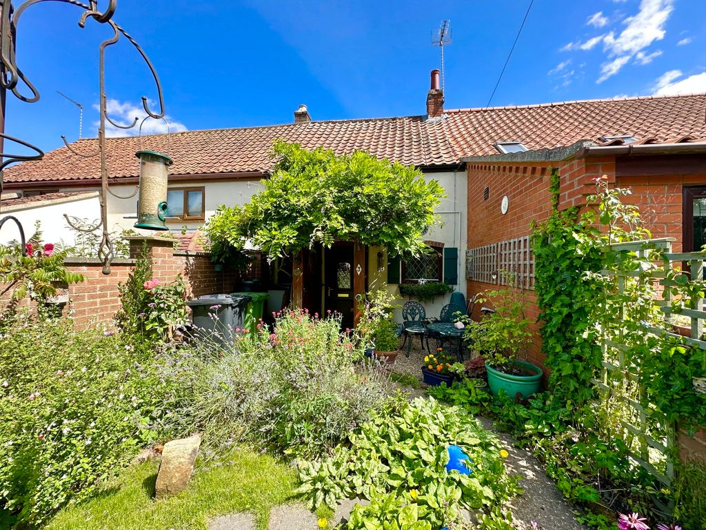 2 bed cottage for sale in Thrigby Road, Filby, Great Yarmouth NR29, £