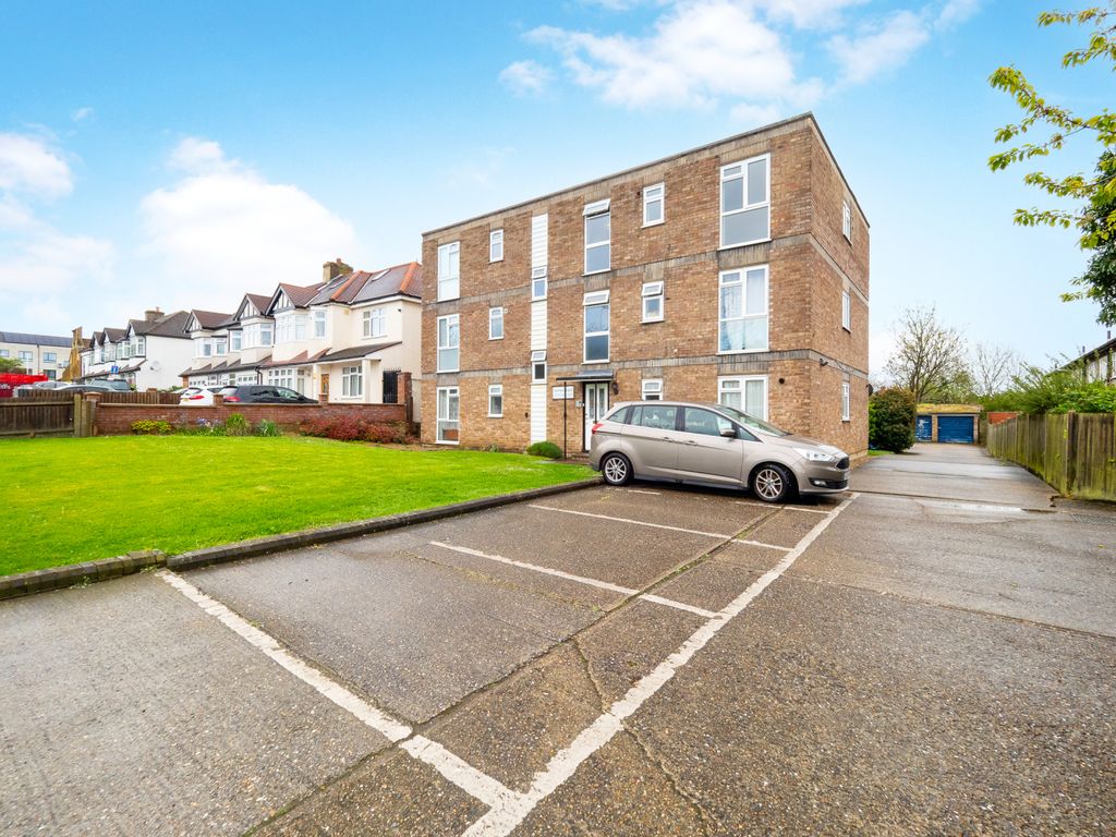 1 bed flat for sale in Stonecot Hill, Sutton SM3, £250,000 Zoopla