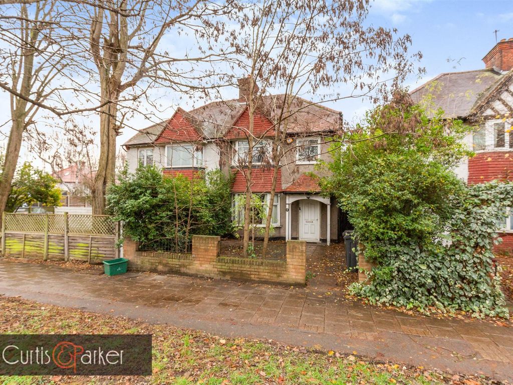 5 bed property for sale in Gunnersbury Avenue, Acton W3, £895,000 Zoopla