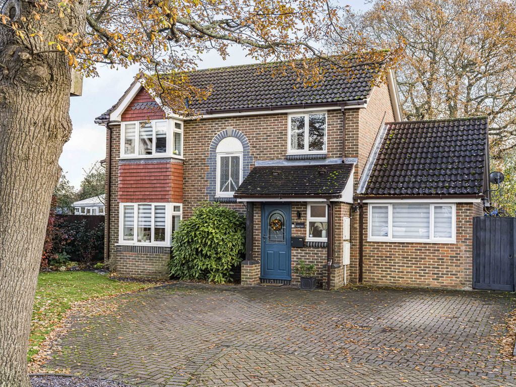 3 bed detached house for sale in Rother Garth, Didcot OX11, £460,000