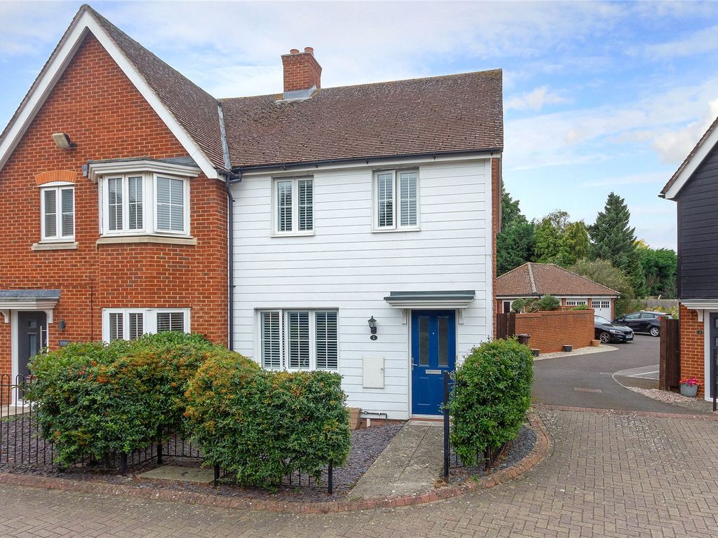 3 bed semidetached house for sale in Violet Court, Sittingbourne, Kent