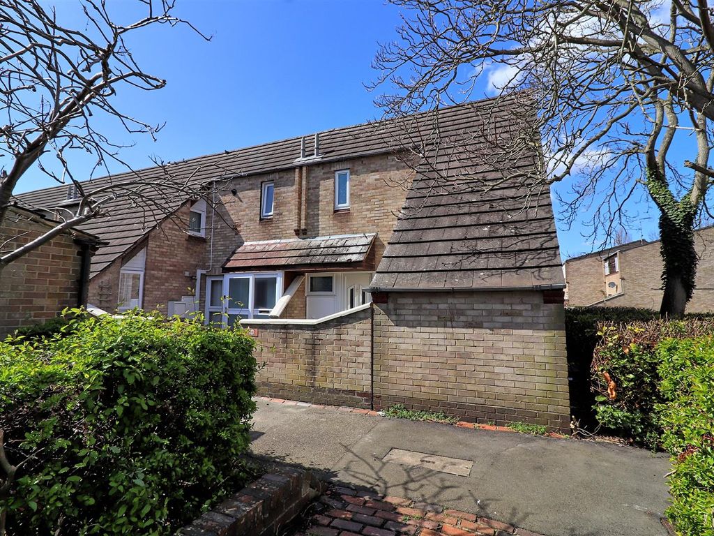 3 bed end terrace house for sale in Eastbrooks, Pitsea, Basildon SS13