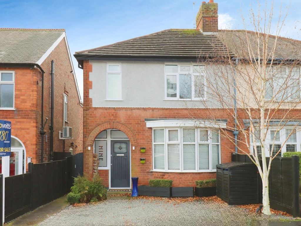 3 bed semidetached house for sale in Welwyn Road, Hinckley LE10, £