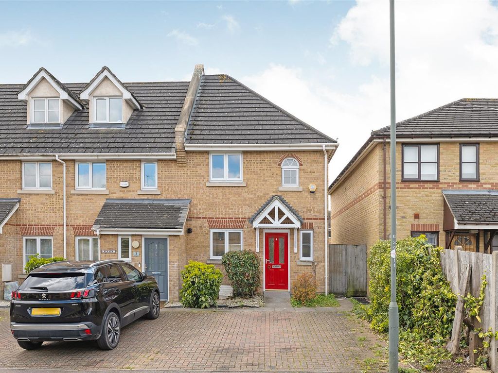 3 bed terraced house to rent in Oaklands Court, Graveney Grove, London