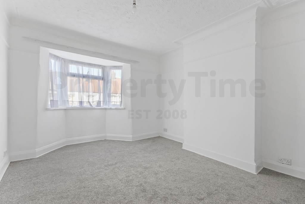 2 bed flat for sale in Lyndhurst Road, Palmers Green N22, £325,000 Zoopla