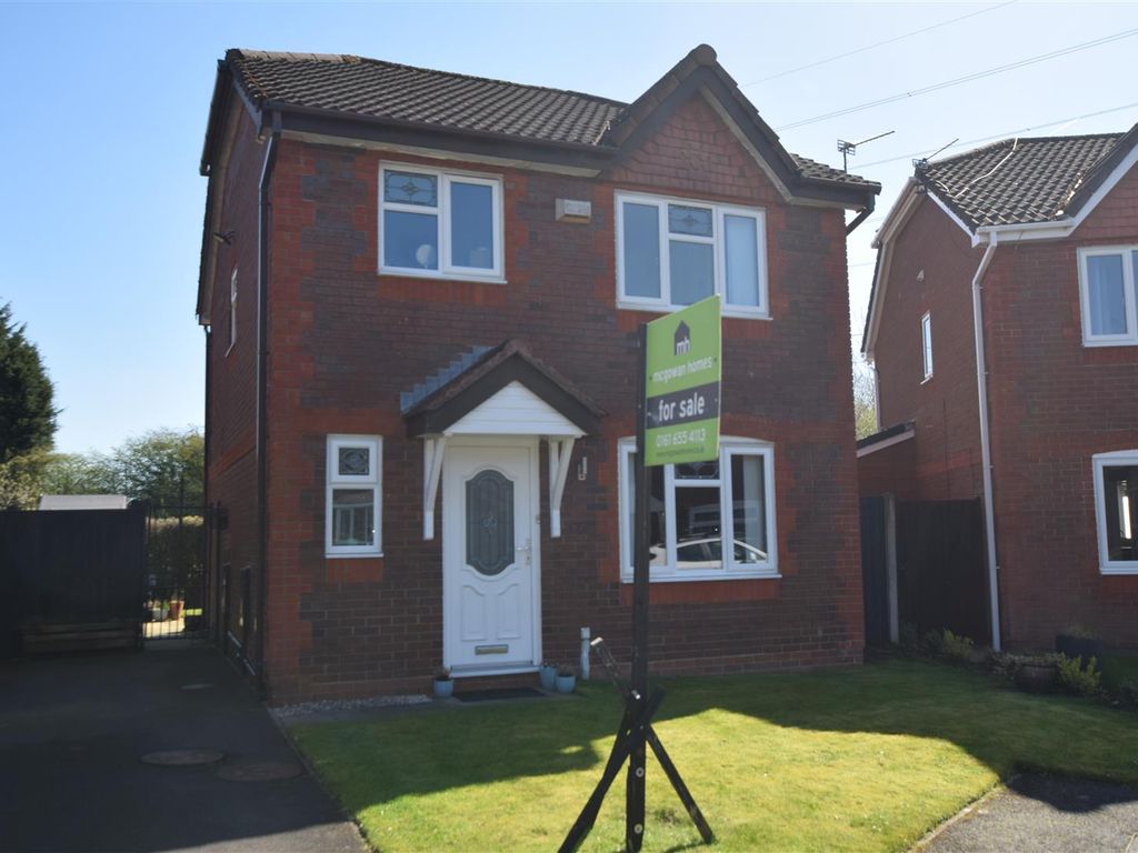 3 bed detached house for sale in Brackley Drive, Alkrington, Middleton