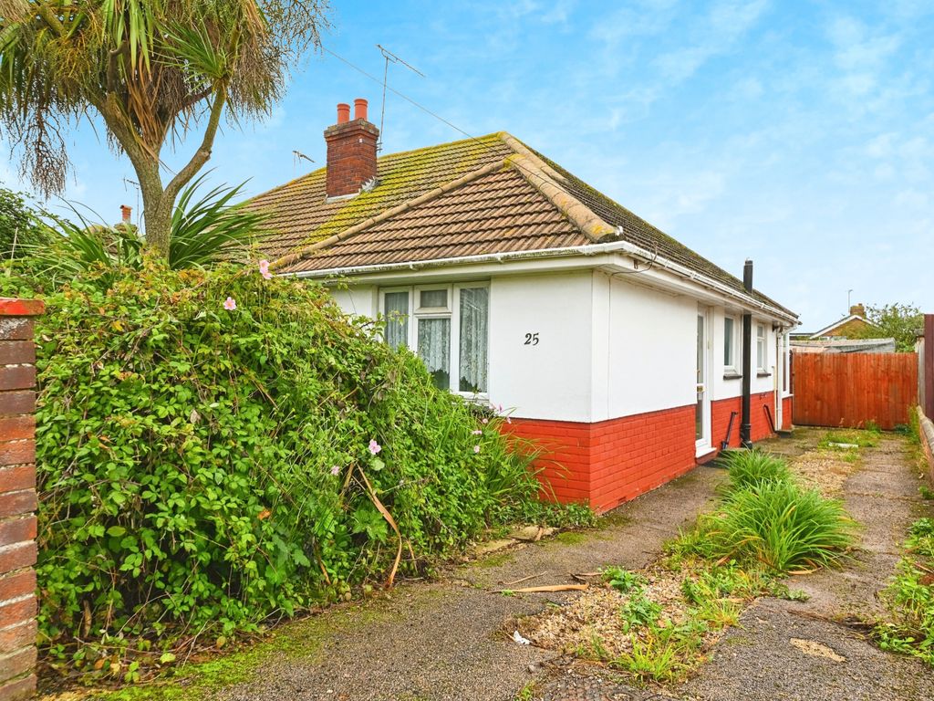 2 bed bungalow for sale in Brentwood Road, HollandOnSea, ClactonOn