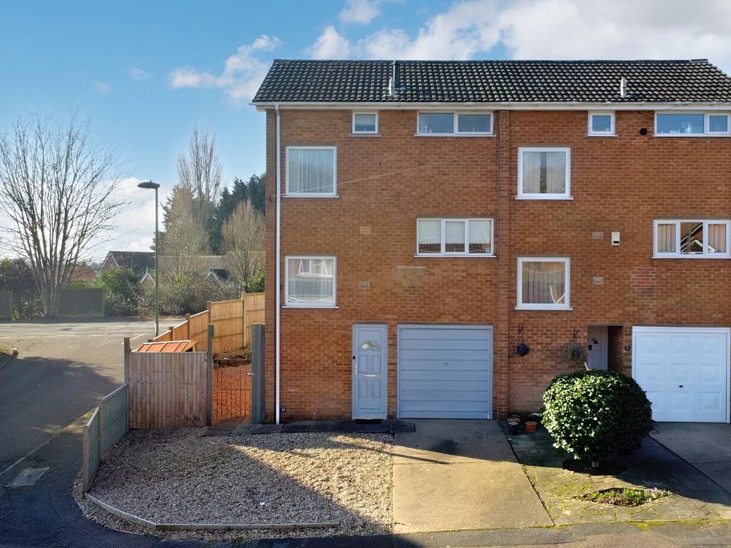 3 bed semidetached house for sale in Parkwood Court, Nottingham NG6