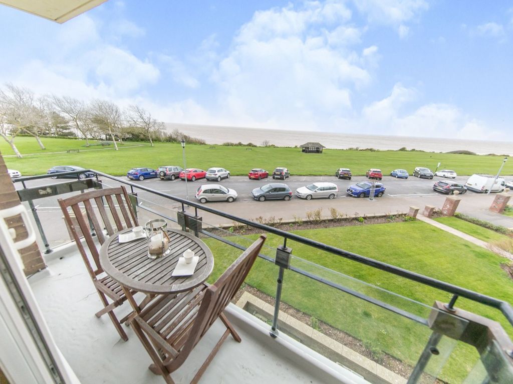 3 bed flat for sale in The Esplanade, FrintonOnSea CO13 Zoopla