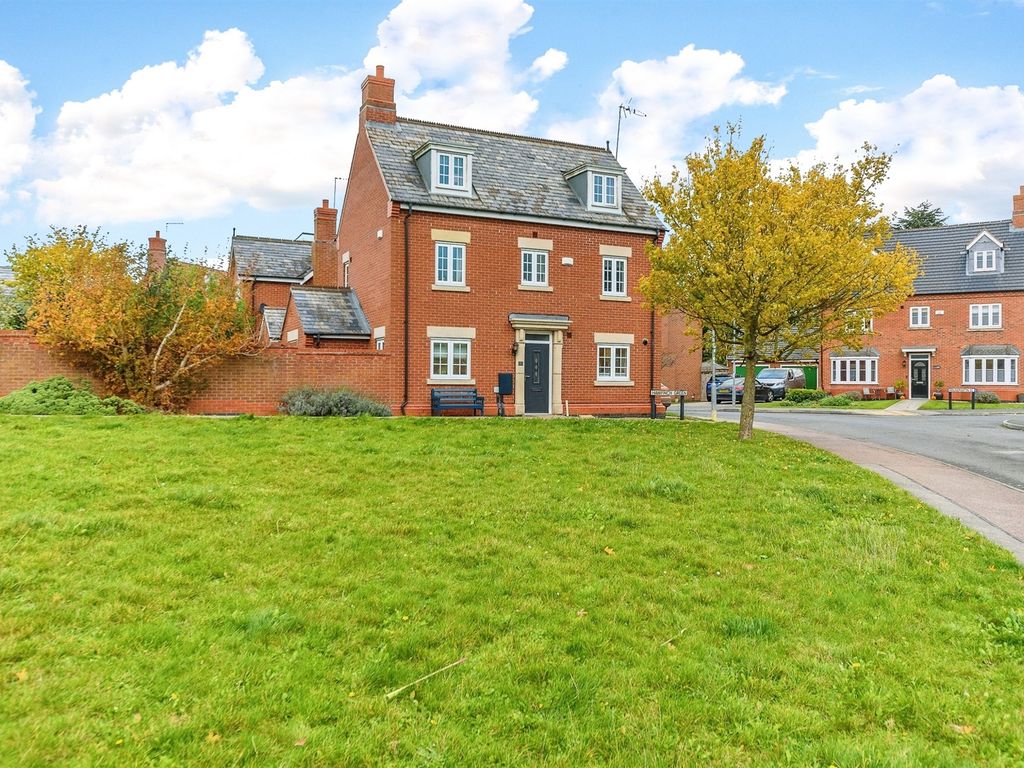 5 bed detached house for sale in Hawfinch Green, Desborough, Kettering