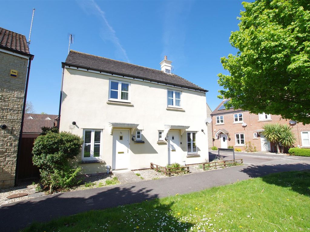 2 bed semidetached house to rent in Cookham Road, Oakhurst, Swindon