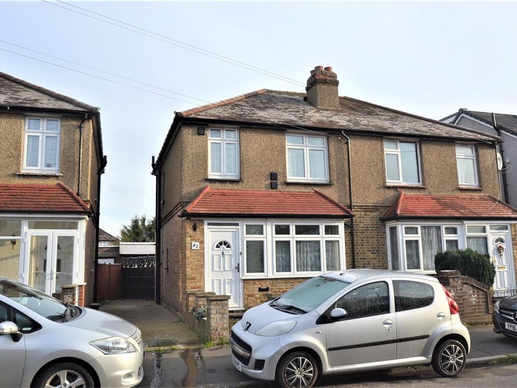 3 bed semidetached house for sale in Buckingham Avenue, Feltham TW14