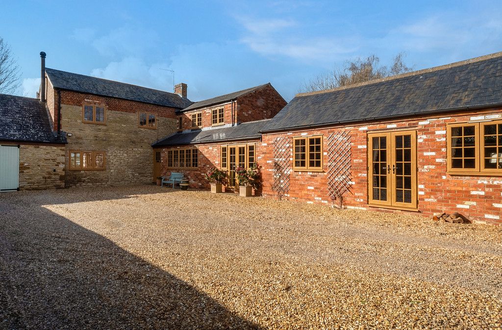 4 bed detached house for sale in Aynho Banbury, Oxfordshire OX17, £ ...