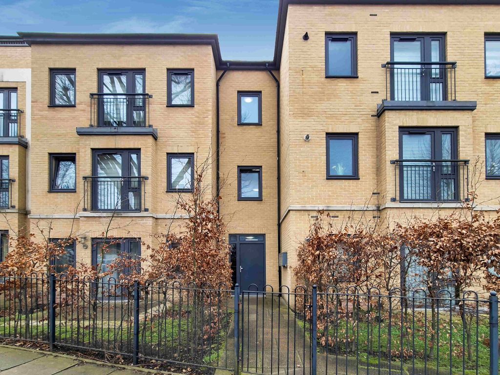 2 bed flat to rent in Bole Court, 70 Cecil Road, Enfield, Middlesex EN2