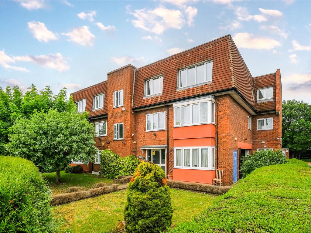 1 bed flat for sale in Swallow Court, 20 Gantshill Crescent, Gants Hill IG2, £250,000 Zoopla