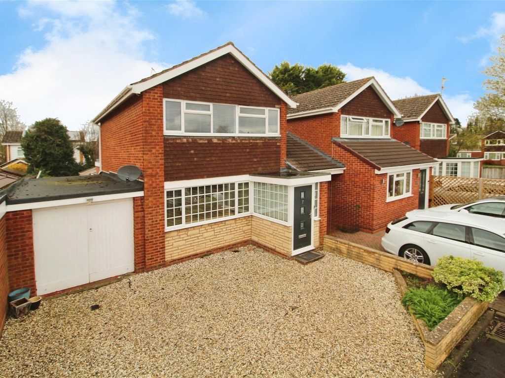 3 bed link detached house for sale in Elderberry Close, StourportOn