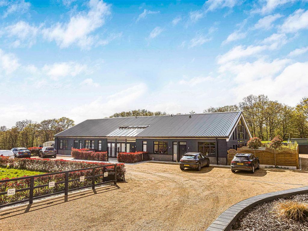 2 bed barn conversion for sale in Elbow Lane, Hertford Heath, Hertford