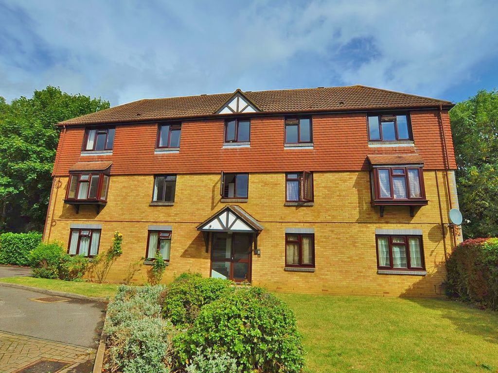 1 bed flat to rent in Ladygrove Drive, Guildford, Surrey GU4 Zoopla