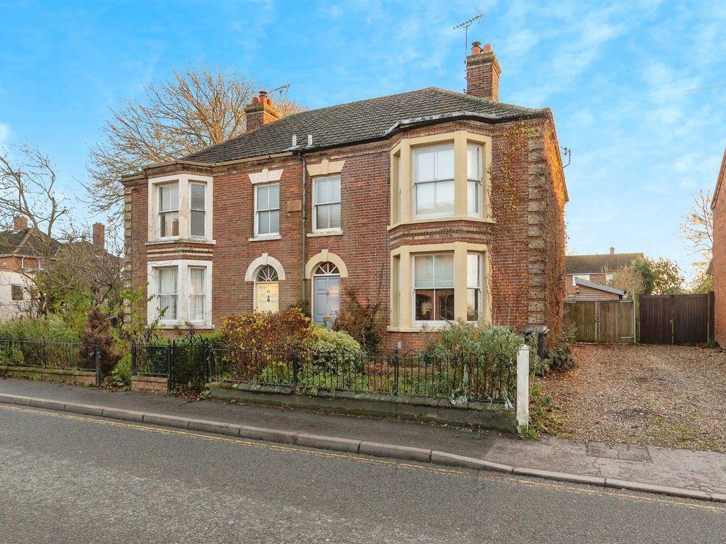 6 bed semidetached house for sale in High Street, Watton, Thetford