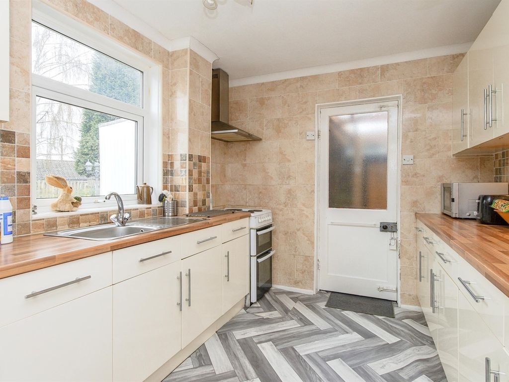 3 bed semidetached house for sale in Queens Park Drive, Castleford