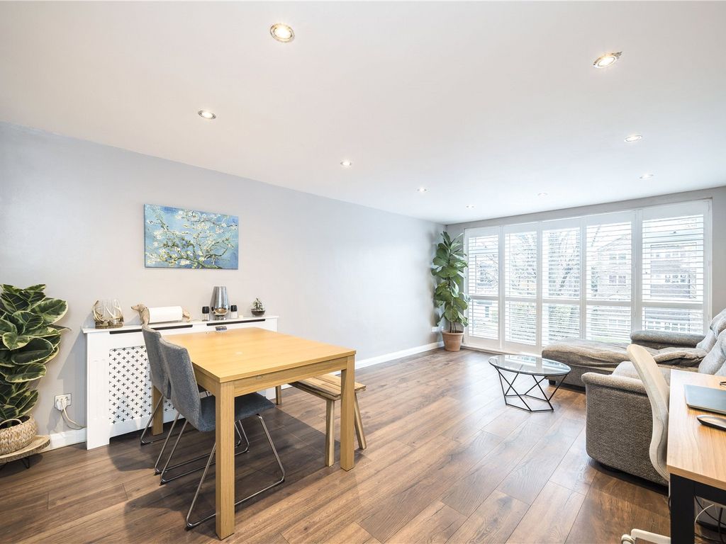 2 bed flat for sale in Cliftonville Court, Burnt Ash Hill SE12, £