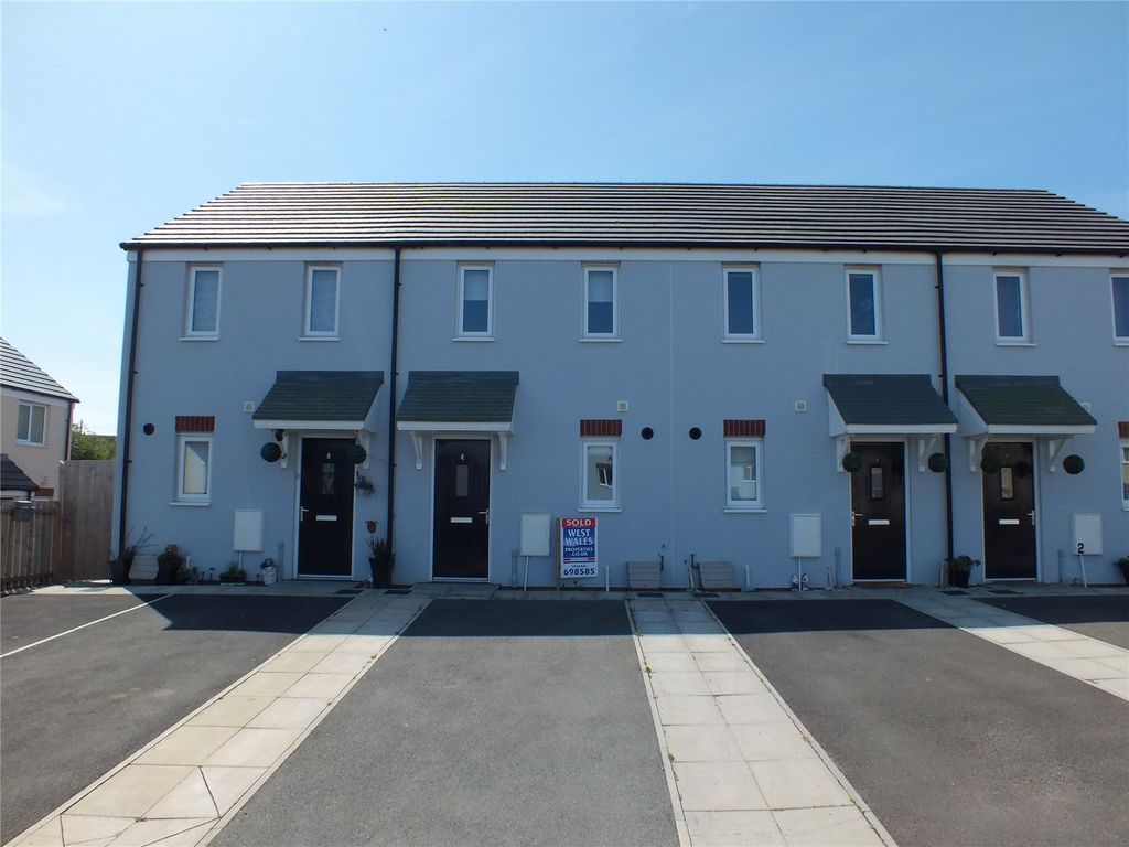 2 bed terraced house to rent in Turnberry Close, Hubberston, Milford