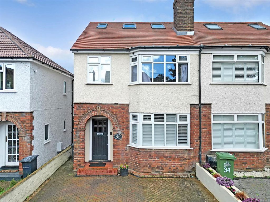 4 bed semidetached house for sale in Lord Street, Hoddesdon EN11, £