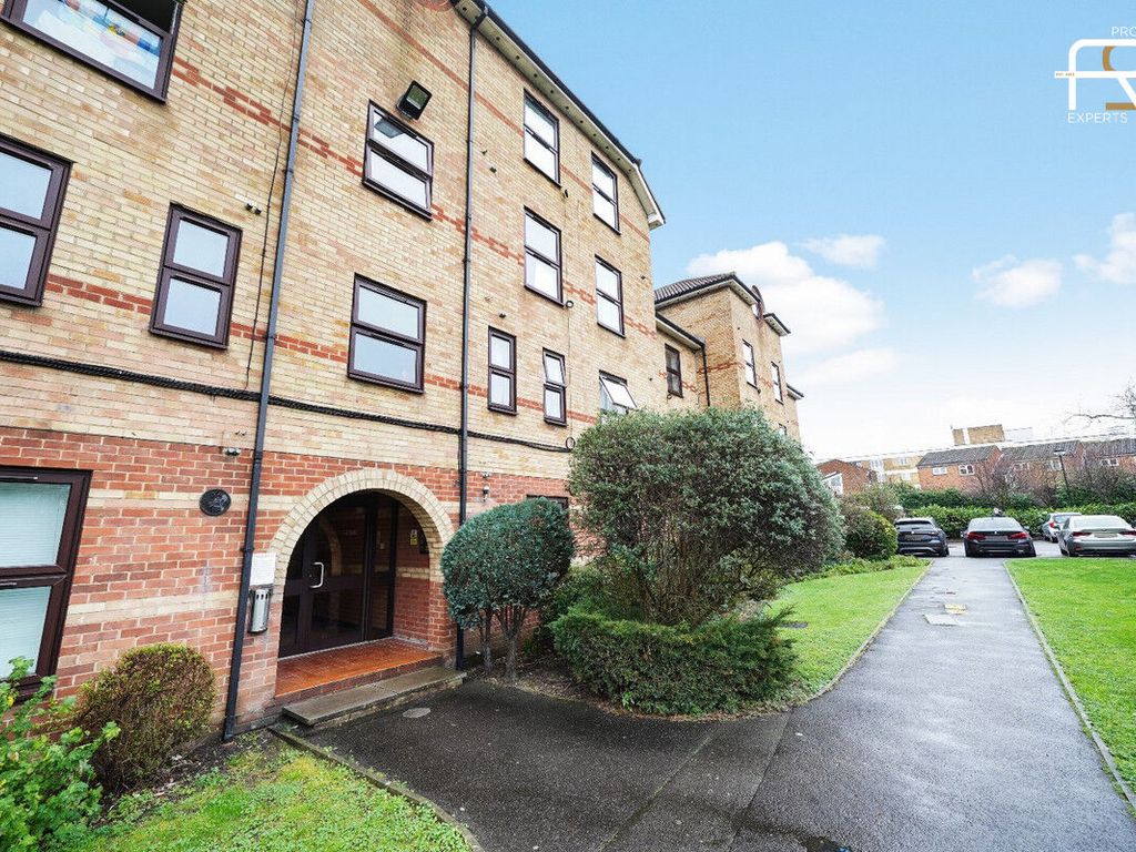 2 bed flat for sale in Forest Road, Walthamstow E17, £425,000 Zoopla