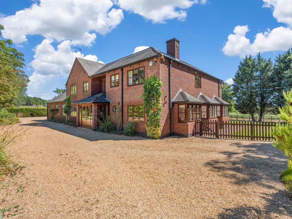 5 bed detached house for sale in Bascote Heath, Southam, Warwickshire