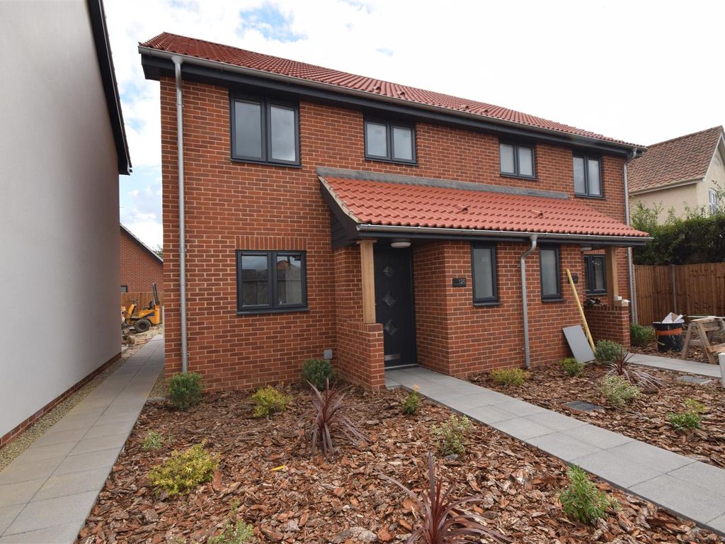 3 bed semidetached house to rent in North Walsham Road, Sprowston