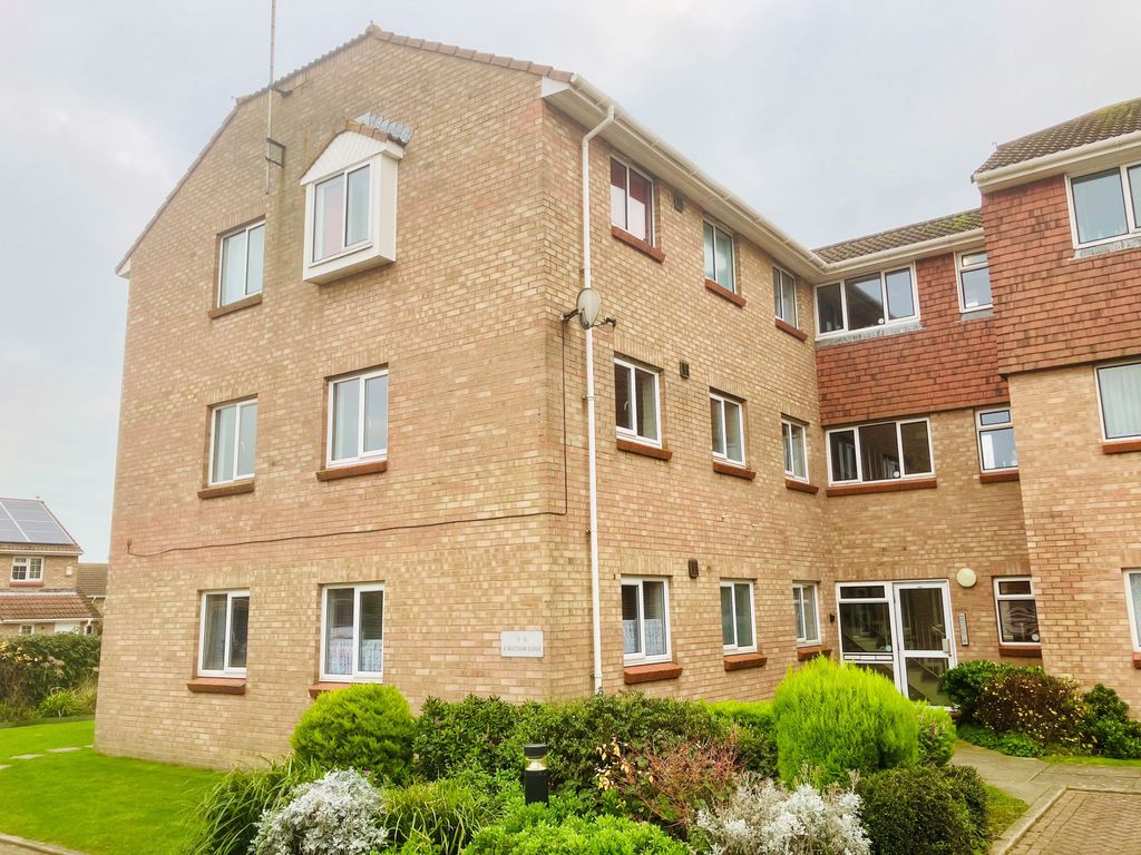 2 bed flat for sale in Waltham Close, Cliftonville, Margate CT9, £