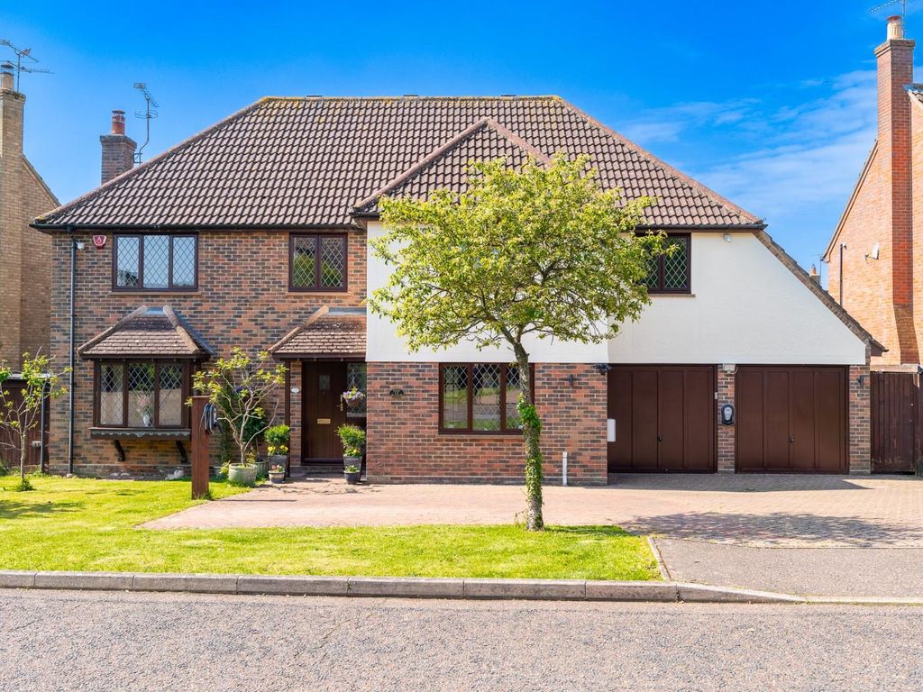 5 bed detached house for sale in High Meadow, Dunmow CM6, £850,000 Zoopla