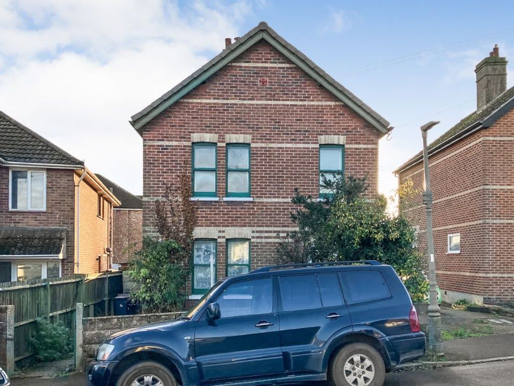 16 Acton Road, Bournemouth, Dorset BH10